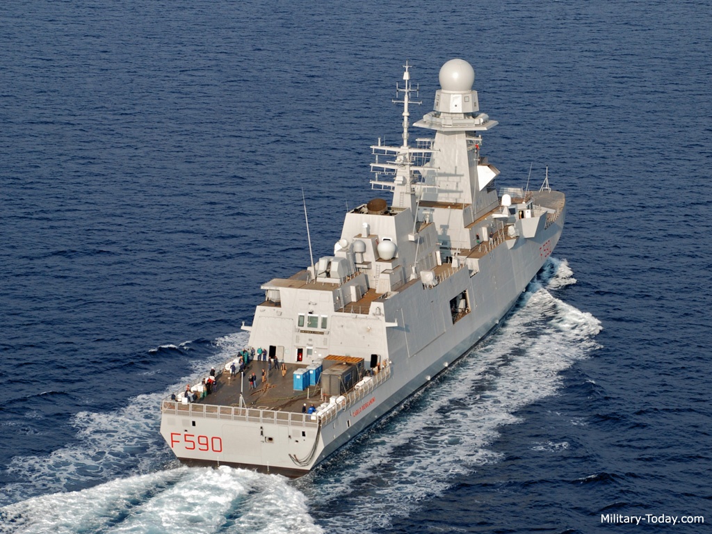 khinh ham phong khong Italy anh 9