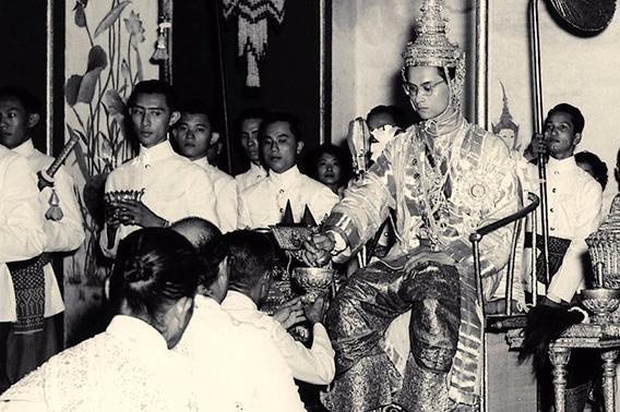 Bhumibol Adulyadej - trai tim, linh hon cua nguoi dan Thai hinh anh
