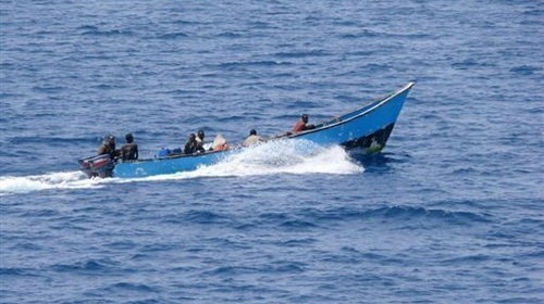 Thuyen vien Viet bi cuop bien Somalia bat coc sap ve nuoc hinh anh