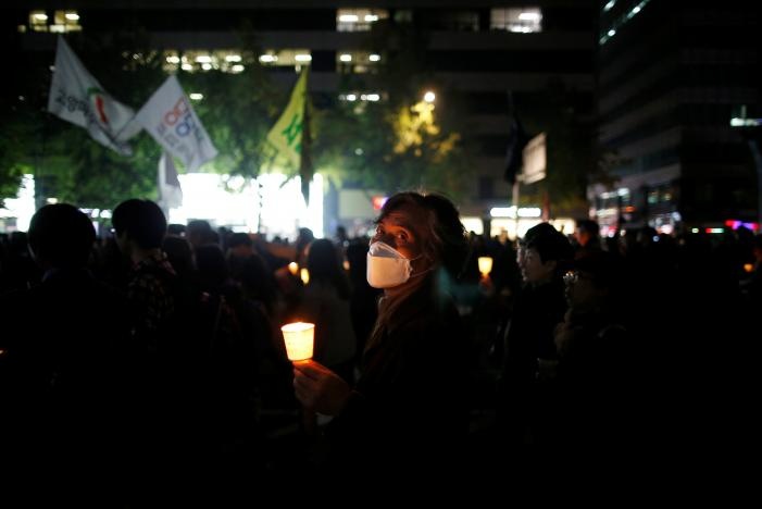 bieu tinh doi tong thong Han Quoc tu chuc anh 3