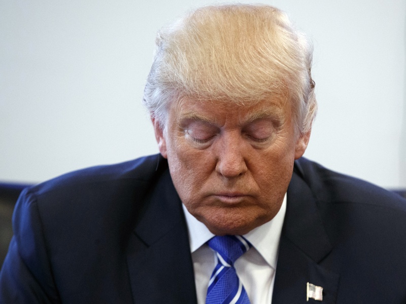 Chuyen giao quyen luc cua Trump roi loan vi dau da noi bo hinh anh