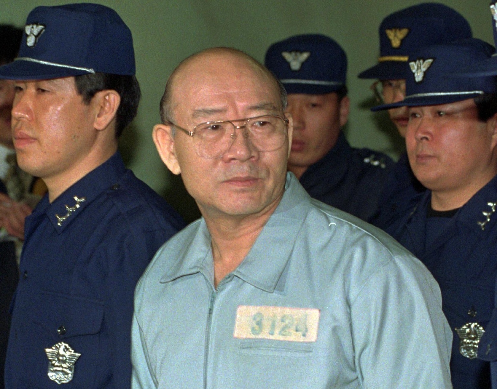 8 doi tong thong Han Quoc lien tiep dinh be boi hinh anh