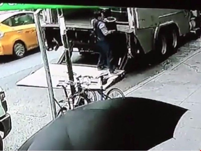 Trom sieu toc xo vang 1,6 trieu USD trong 20 giay hinh anh