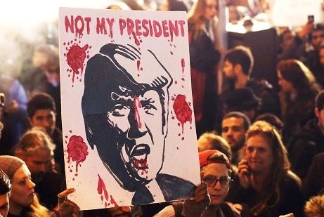 Dai cu tri My bi khung bo 'bom' thu, doa giet neu bau Trump hinh anh