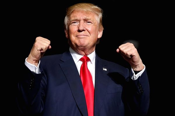 Trump chính thức trở thành tổng thống Mỹ ảnh 1 Trump chinh thuc tro thanh tong thong My anh 1