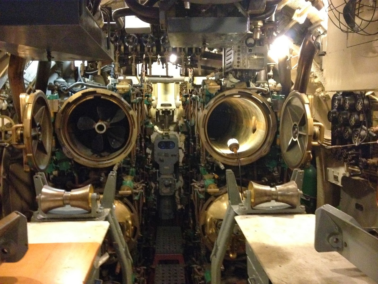 cuoc song tren tau ngam anh 1