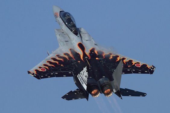 Dai bang F-15 ruot duoi nhau tren khong hinh anh