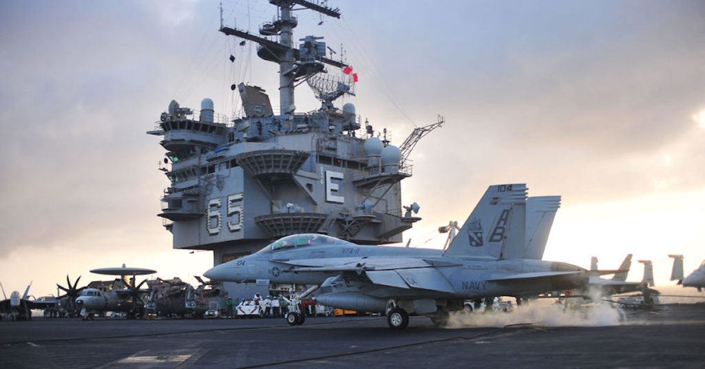 F-16 va F/A-18 cua My anh 2