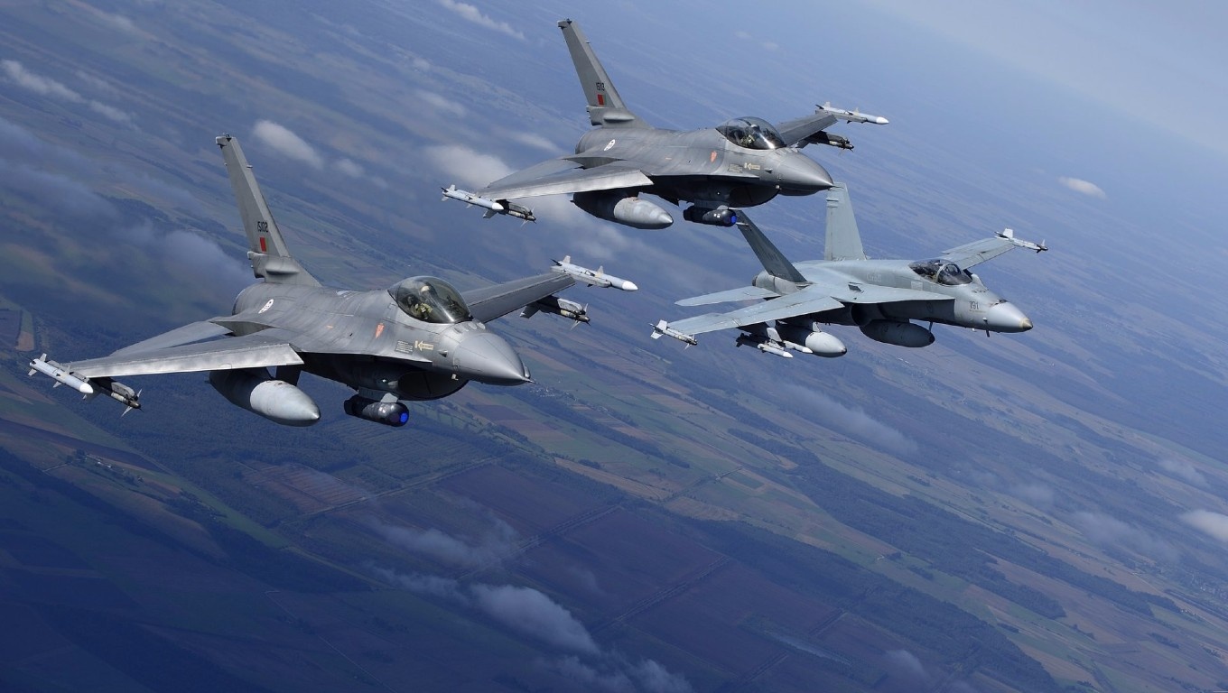 Nhung diem khac biet giua F-16 va F/A-18 cua My hinh anh