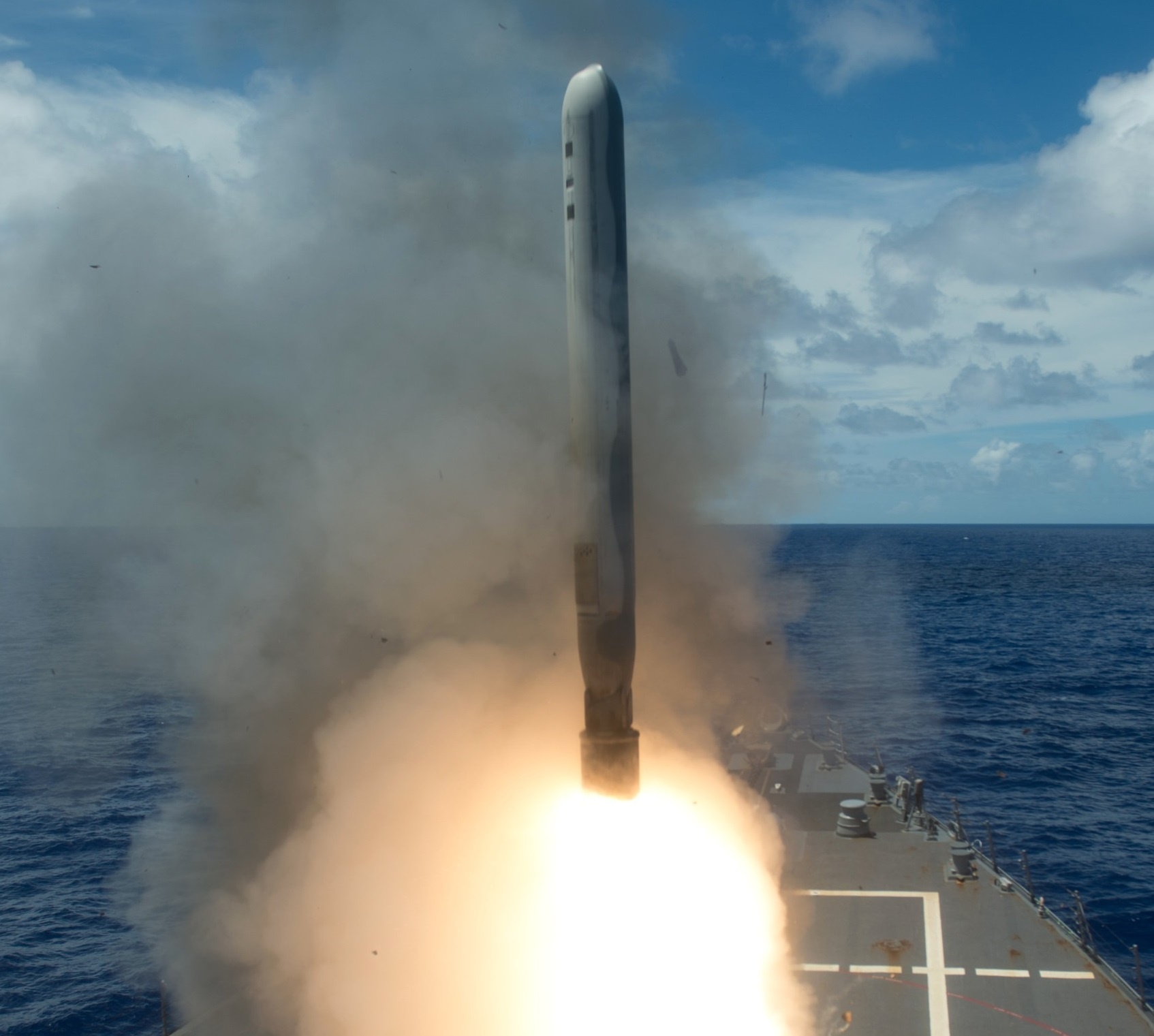 Vi sao Tomahawk la vu khi ly tuong de tan cong Syria? hinh anh