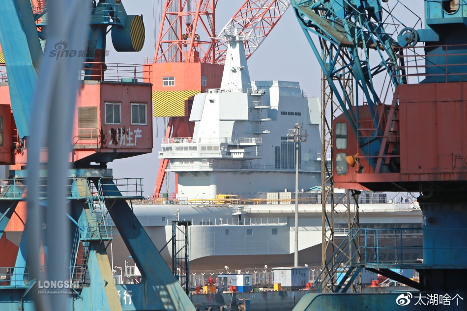 Tau san bay Trung Quoc anh 3