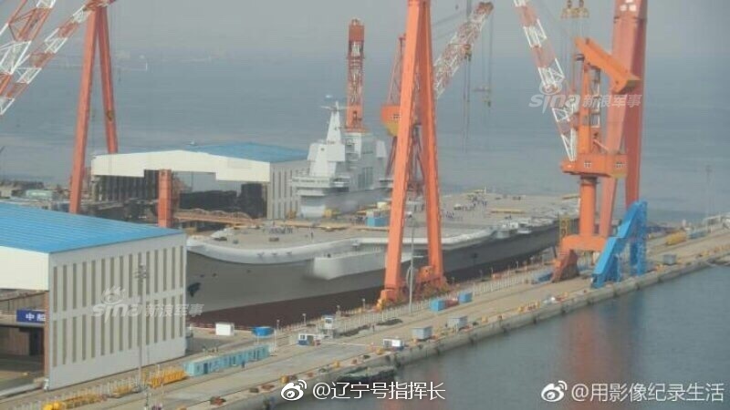 Tau san bay Trung Quoc anh 2