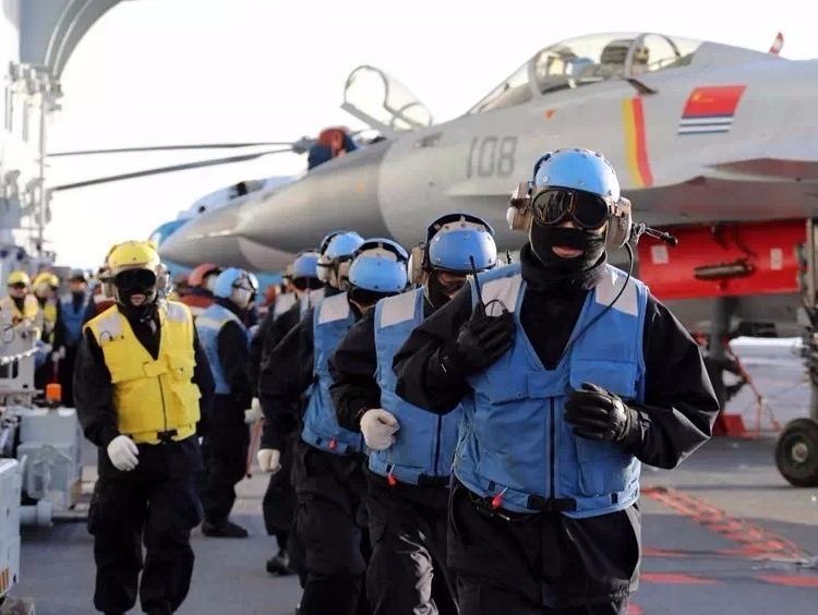 Tau san bay Trung Quoc lan dau tap tran ban dan that hinh anh