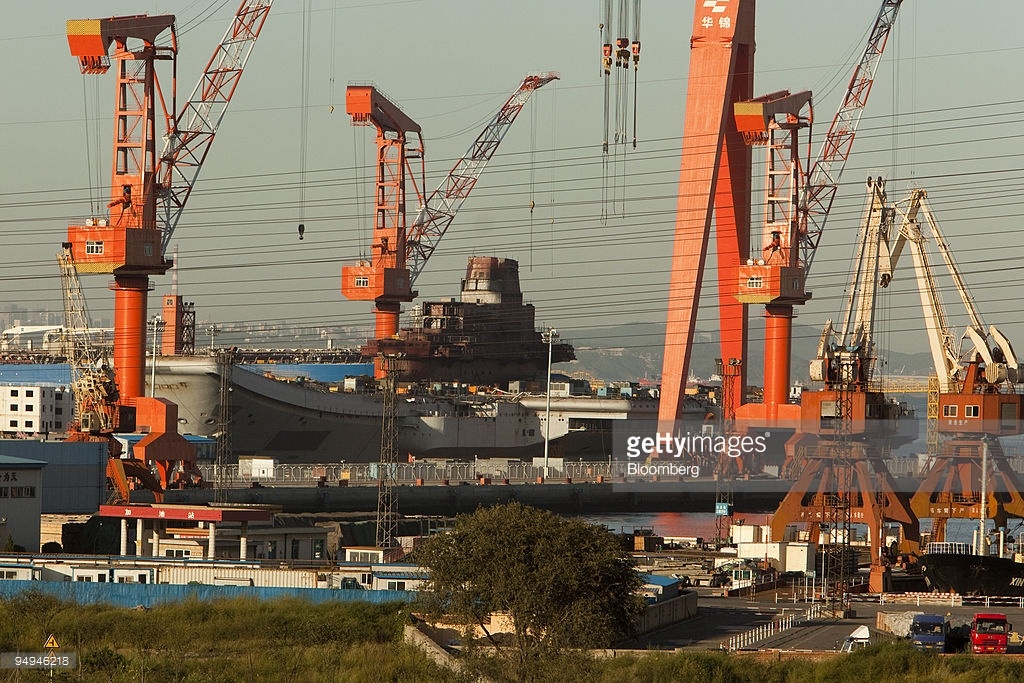Tau san bay Trung Quoc anh 2