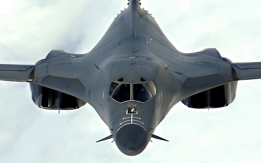 Uy luc co may ran de hat nhan B-1B cua My tren ban dao Trieu Tien hinh anh