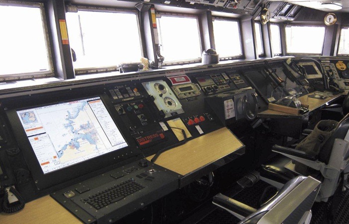 Tau chien My gap nan anh 1