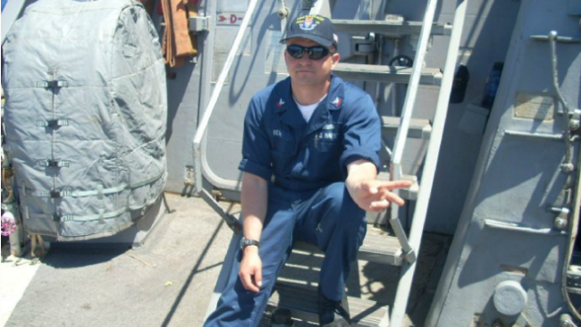 Thuy thu My hy sinh cuu 20 dong doi trong vu dam tau hinh anh