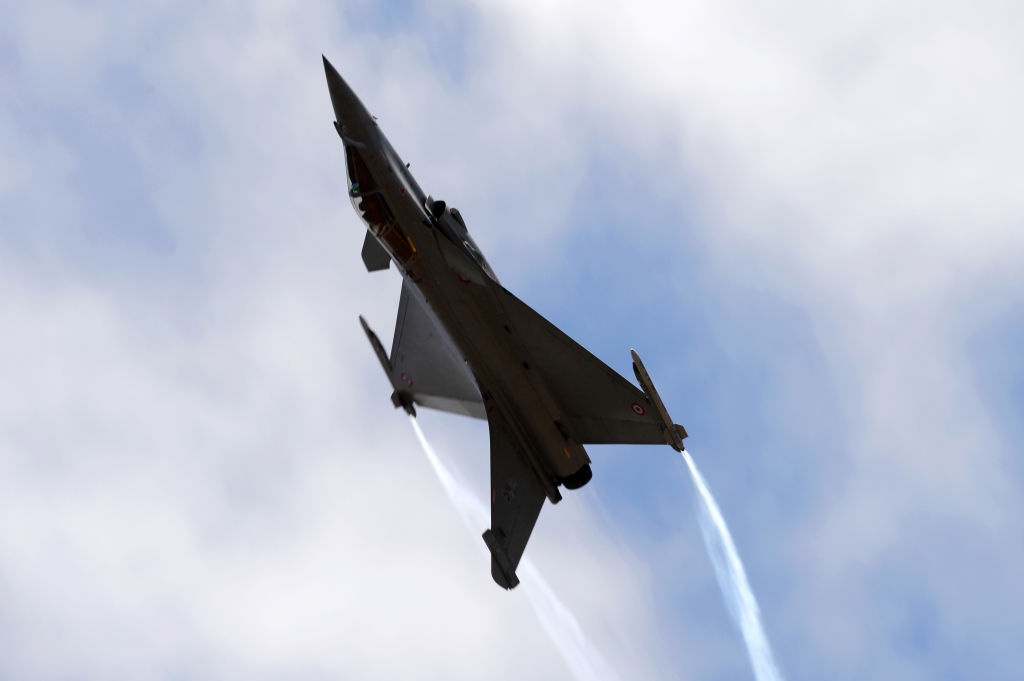 Nhung pha nhao lon an tuong cua chien dau co tai Paris Air Show hinh anh