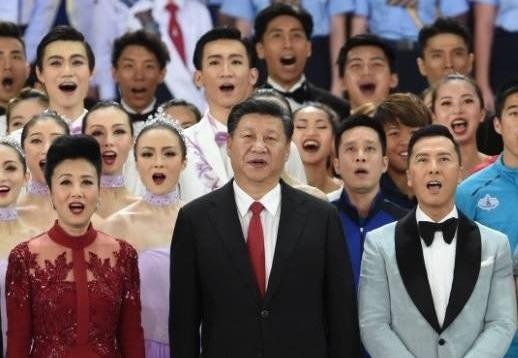 Chu tich Trung Quoc hat dong ca trong le ky niem o Hong Kong hinh anh