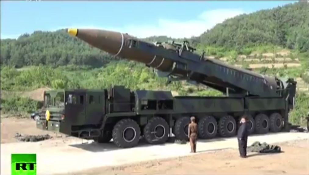 Ong Kim Jong Un truc tiep chi huy phong ten lua lien luc dia hinh anh