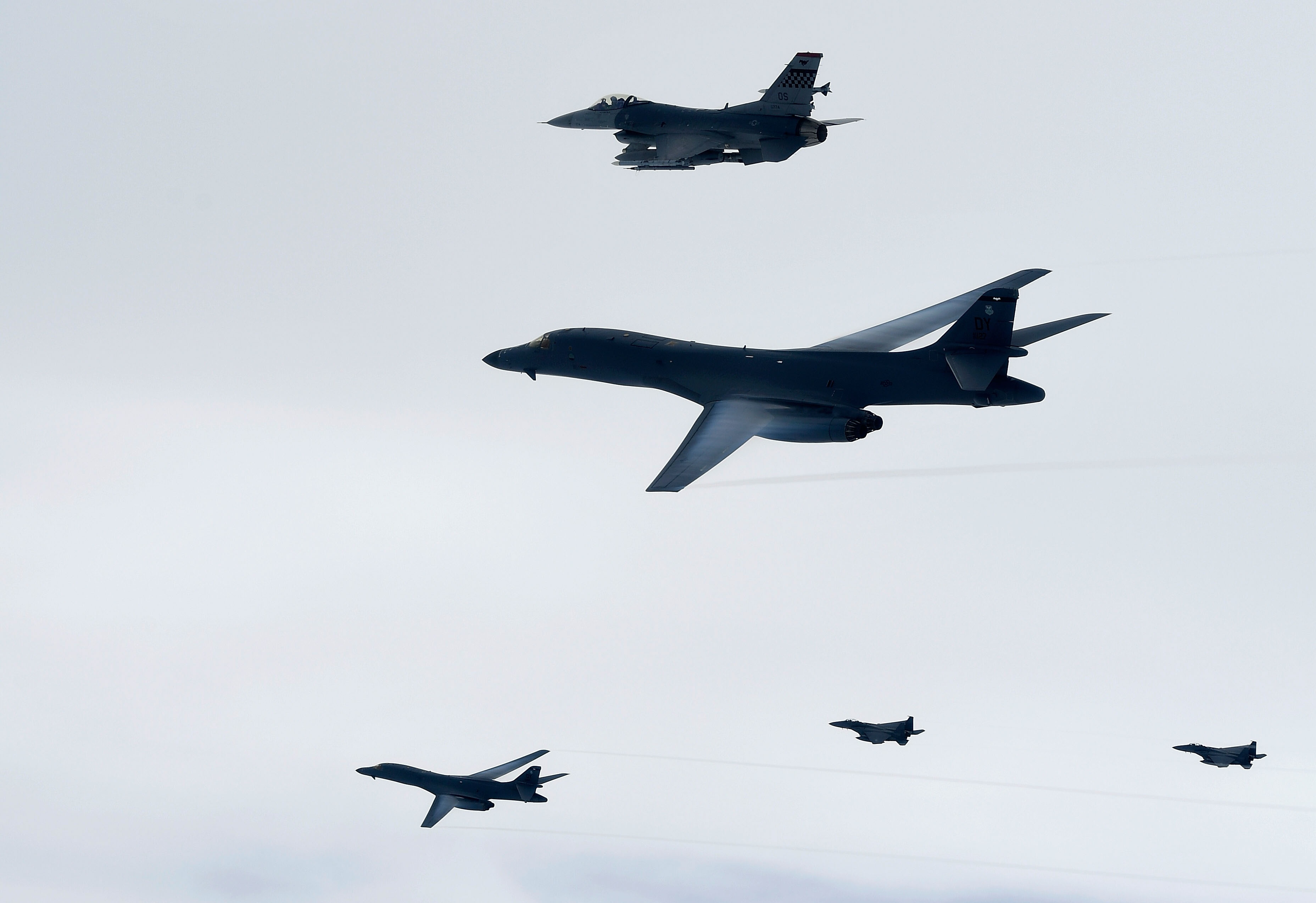 My - Han tap tran,  Trieu Tien de doa bung no chien tranh hat nhan anh 4