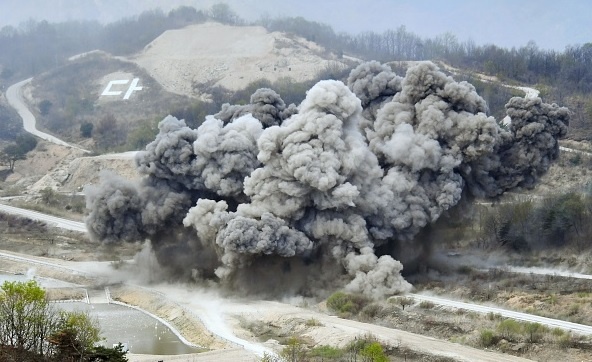 My - Han tap tran,  Trieu Tien de doa bung no chien tranh hat nhan anh 3