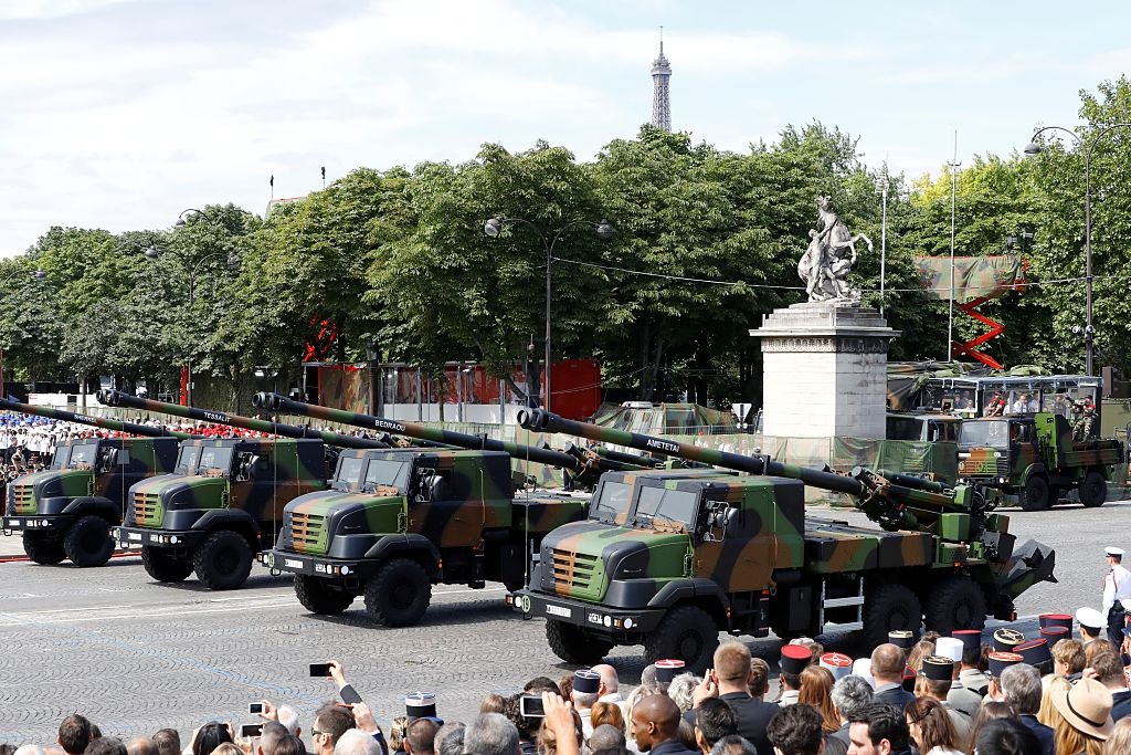 Quoc khanh Phap anh 8