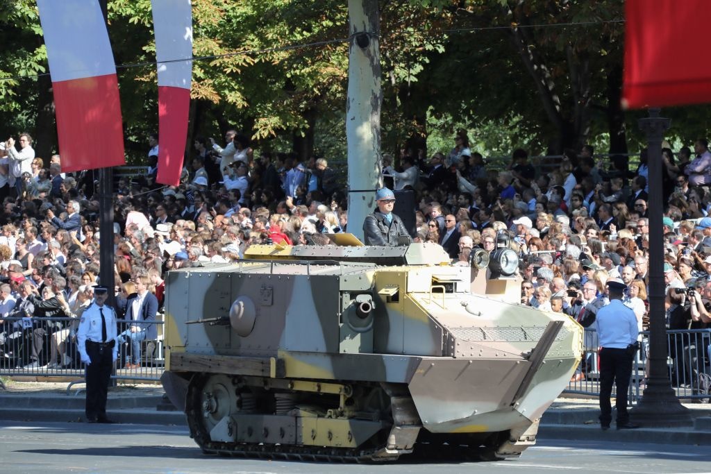 Quoc khanh Phap anh 2