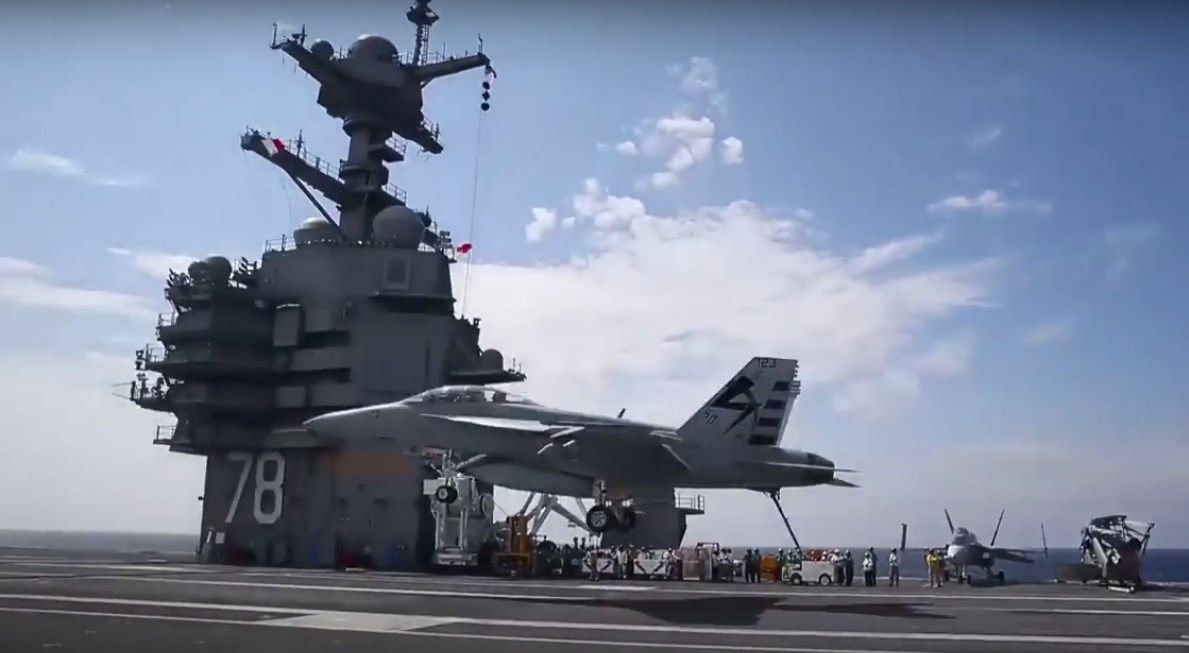 May bay lan dau ha canh tren hang khong mau ham dat nhat the gioi hinh anh