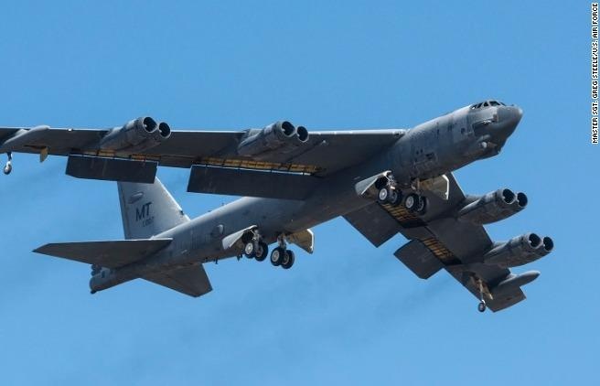 My dieu may bay B-52 va B-1 den chau Au doi pho Nga tap tran hinh anh