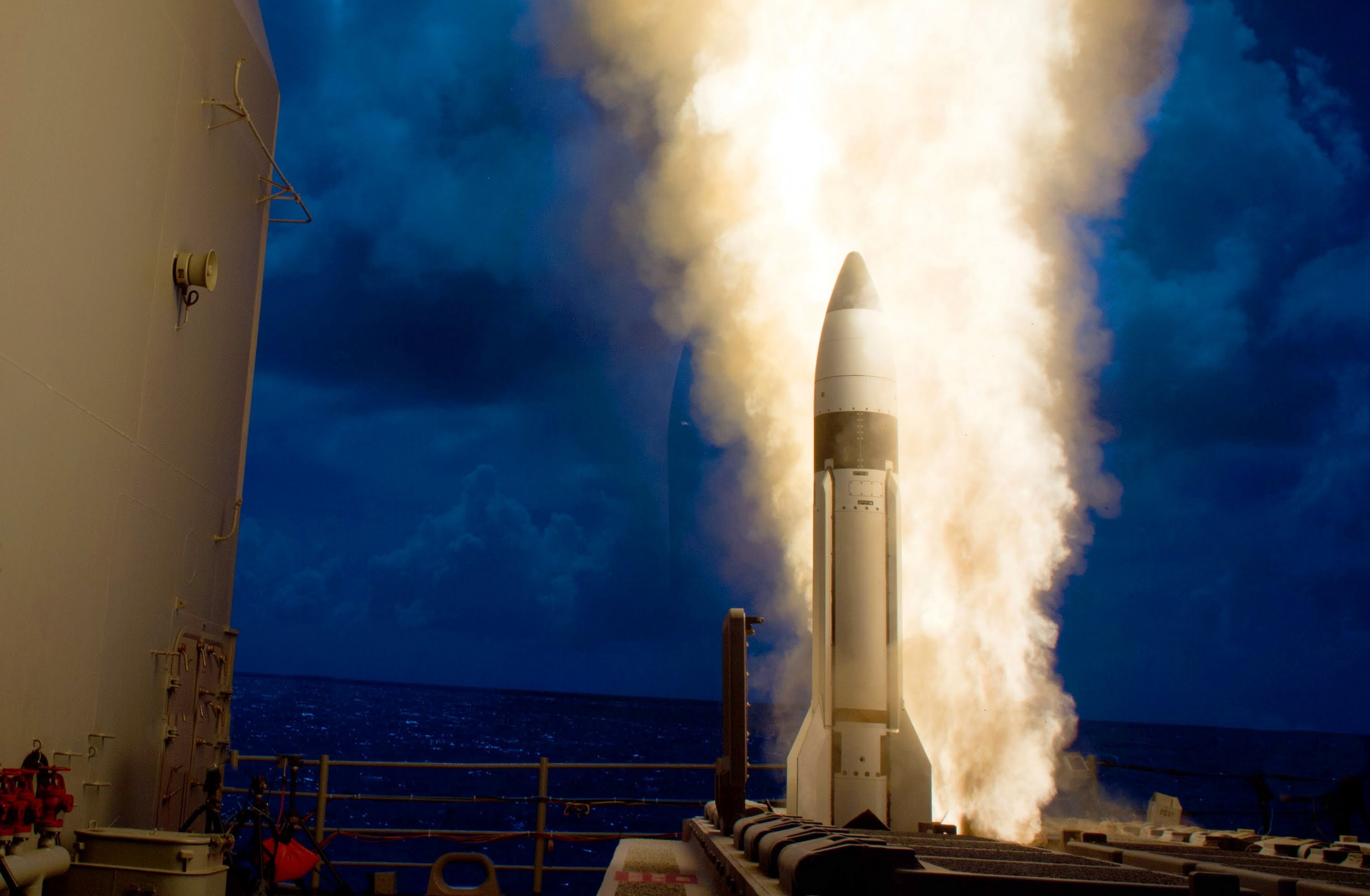 Nhat Ban co the lam gi khi ten lua Trieu Tien bay qua hinh anh