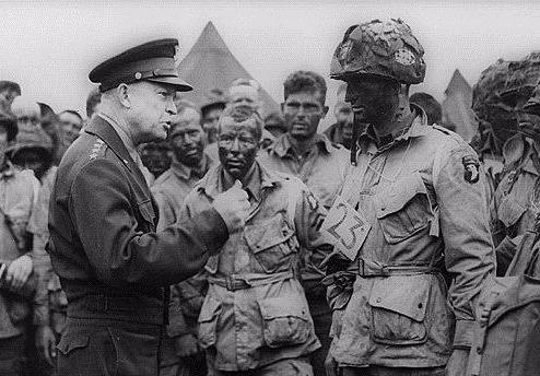 Dwight D. Eisenhower: Tu danh tuong den tong thong tai ba hinh anh