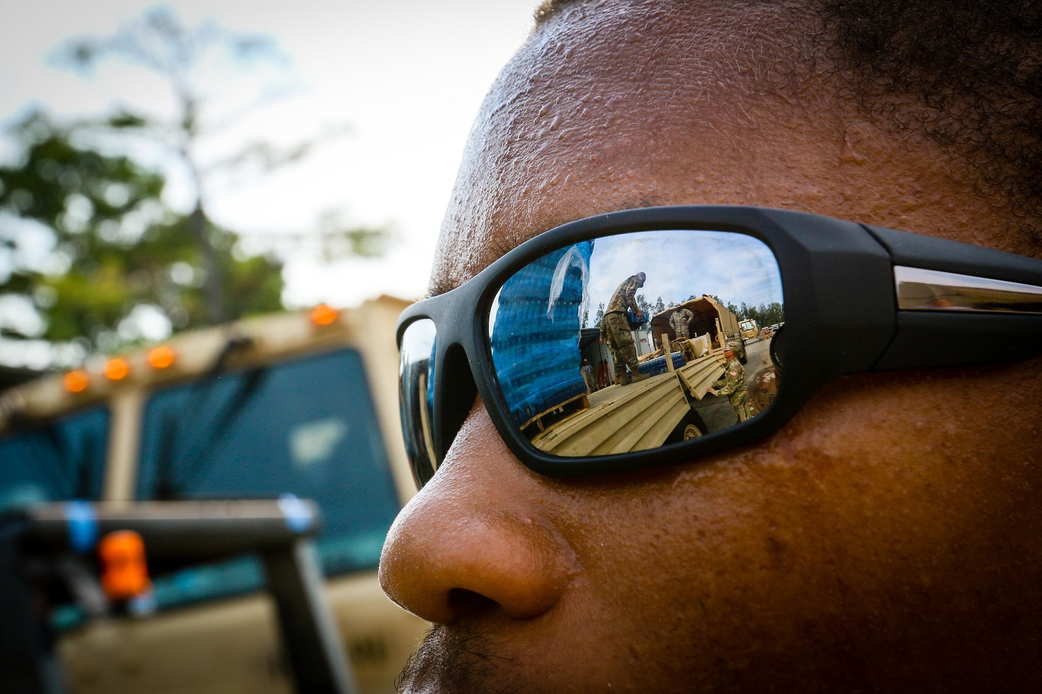 Quân đội Mỹ cứu trợ lụt bão ảnh 6 Quan doi My cuu tro lut bao anh 6