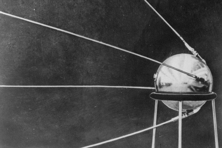 60 nam Sputnik va khoi dau ky nguyen vu tru cua nhan loai hinh anh