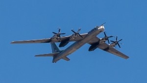 May bay nem bom Nga ap sat tau san bay My o Trieu Tien hinh anh