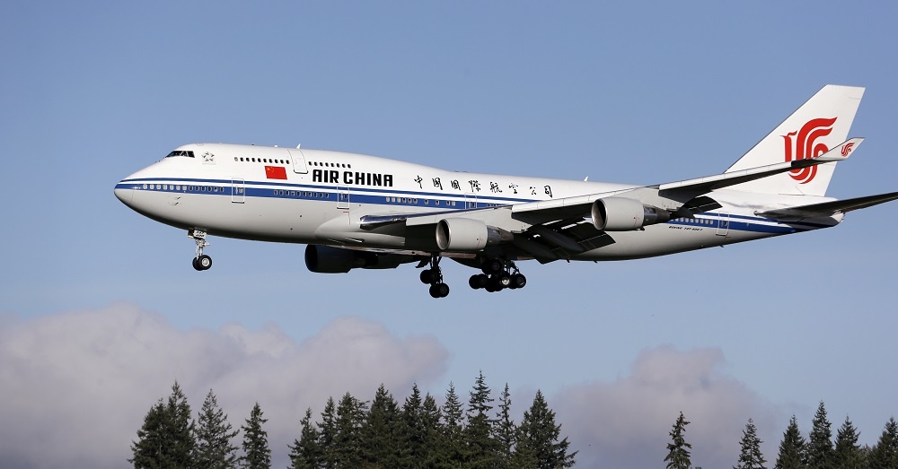 Ong Tap Can Binh cong du nuoc ngoai bang may bay gi? hinh anh