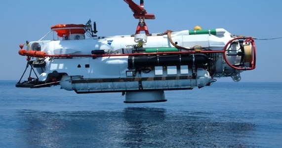 Thuy thu tau ngam co the thoat than qua ong phong ngu loi hinh anh