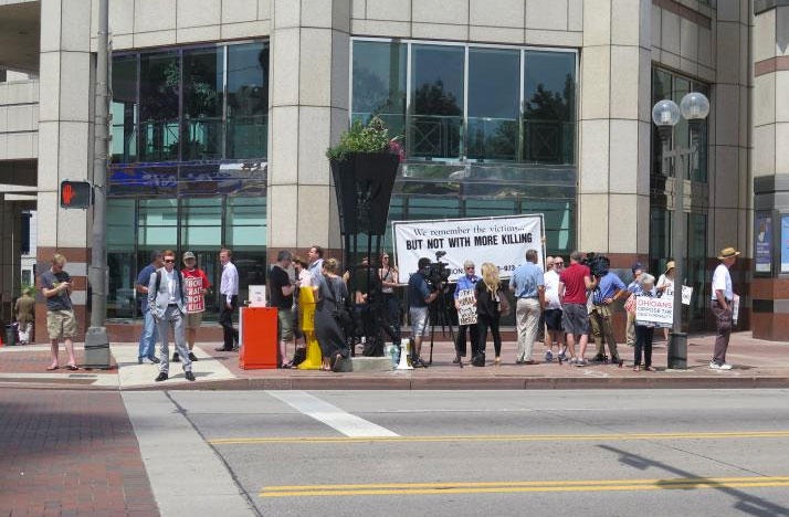 tu hinh,  tiem thuoc,  My,  tu tu,  gay me anh 4