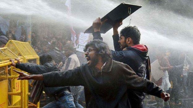 An Do,  dang cap,  dalit,  phan biet,  bieu tinh anh 4