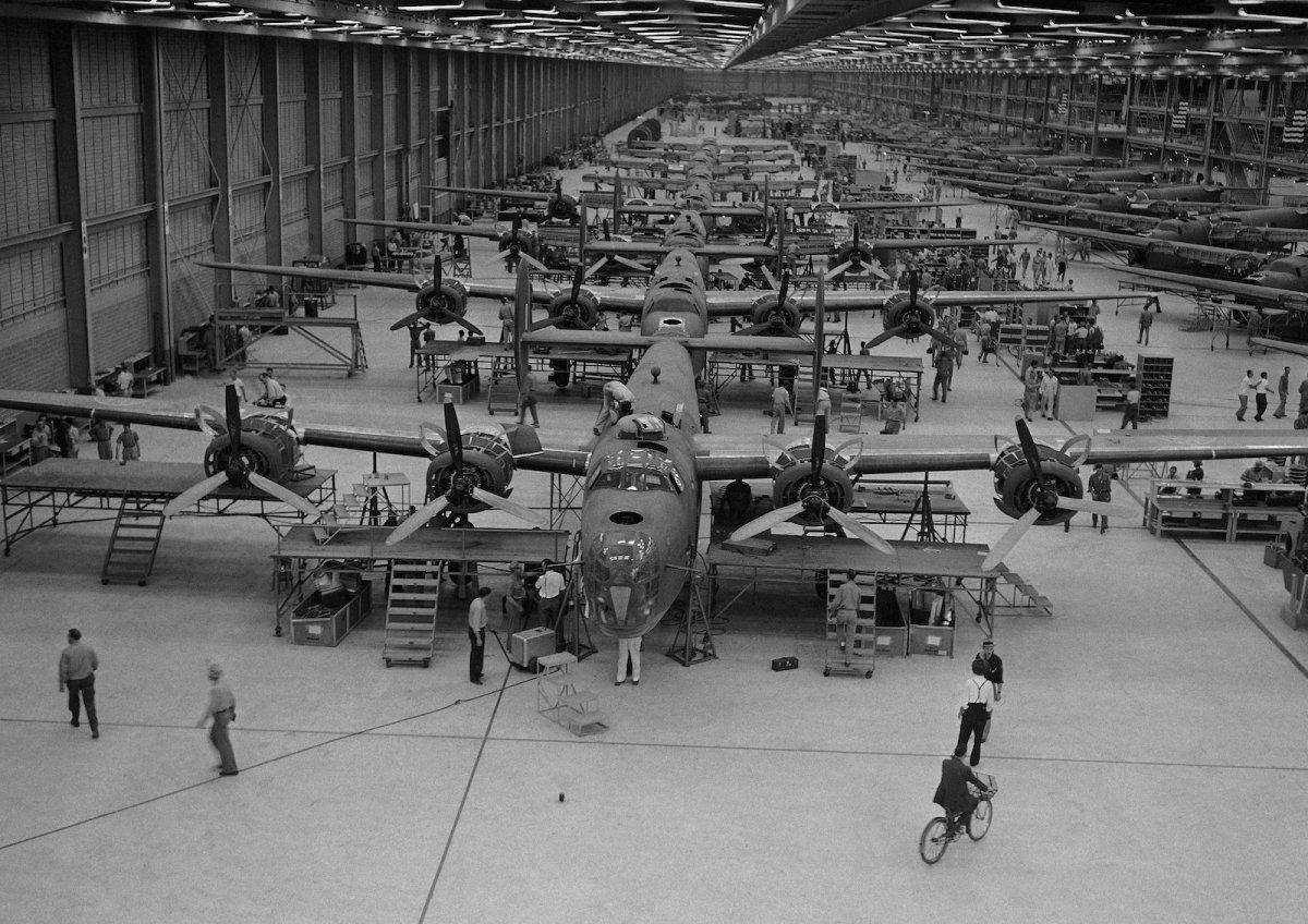 May bay B-24: Ke giai phong chau Au den tu My hinh anh