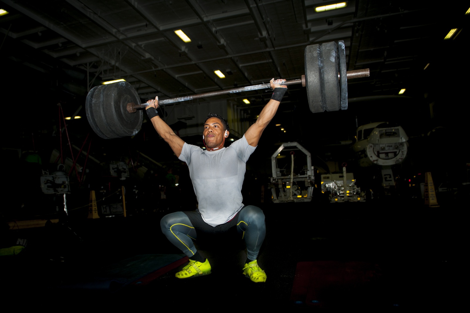 Tau san bay My tham Viet Nam anh 9