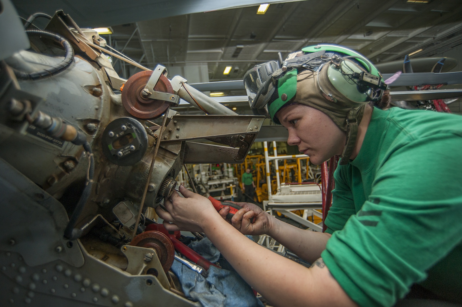 Ben trong can cu khong quan noi sap den Viet Nam hinh anh