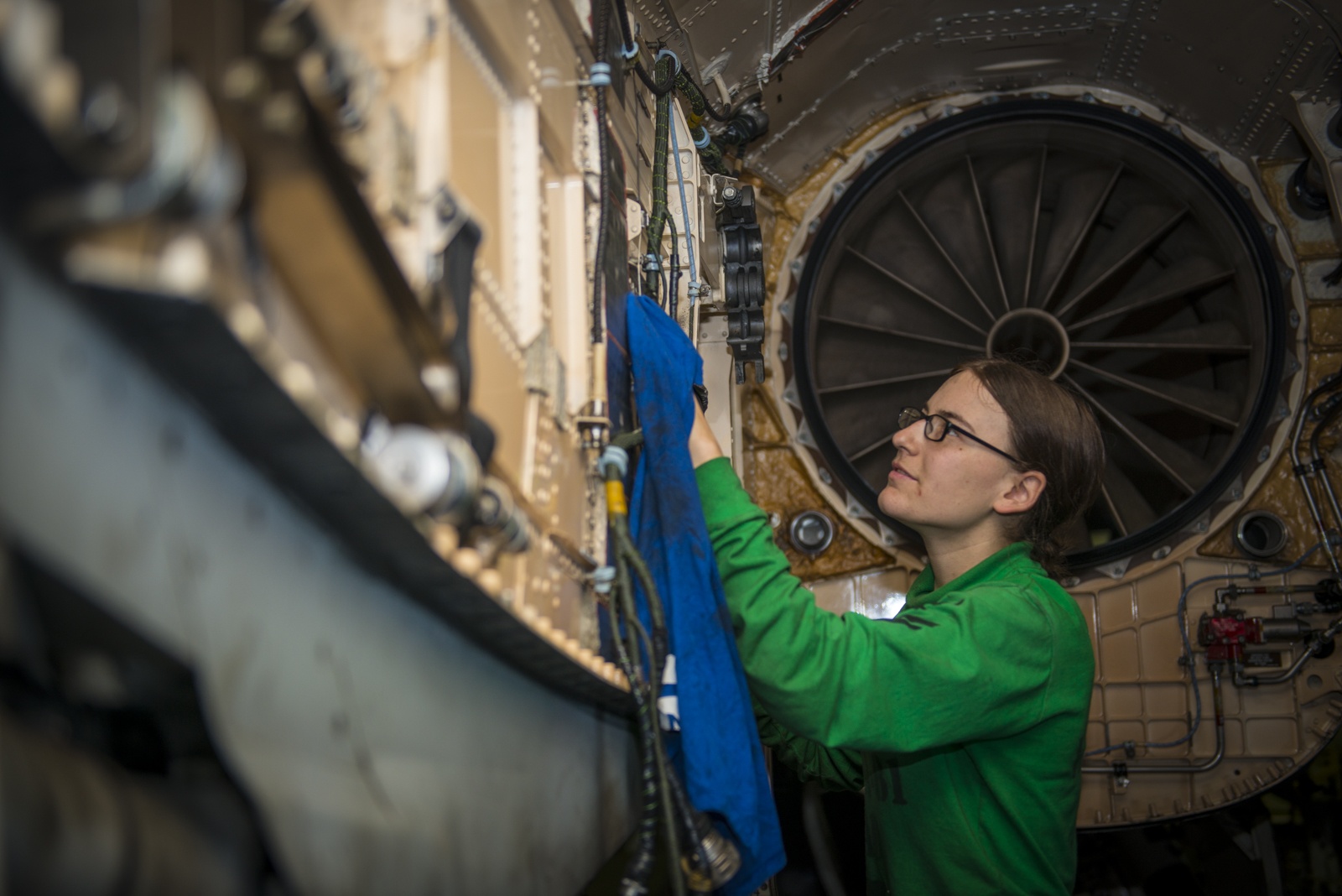 Tau san bay My tham Viet Nam anh 5