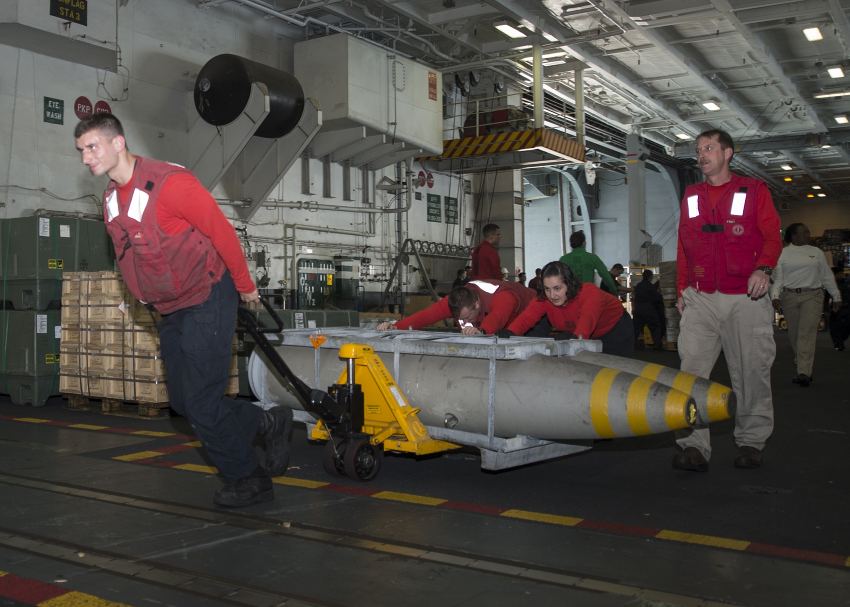 Tau san bay My tham Viet Nam anh 6