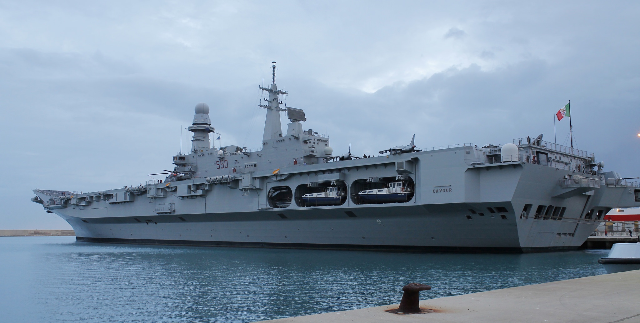 Tau san bay My tham Viet Nam anh 10