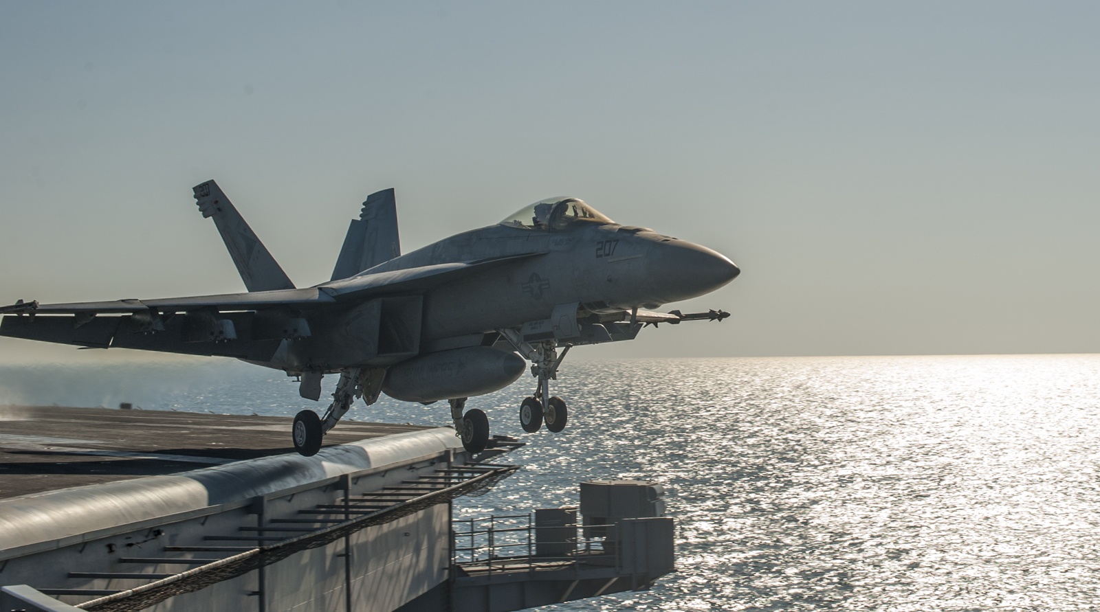 Tau san bay Carl Vinson tham Viet Nam anh 3