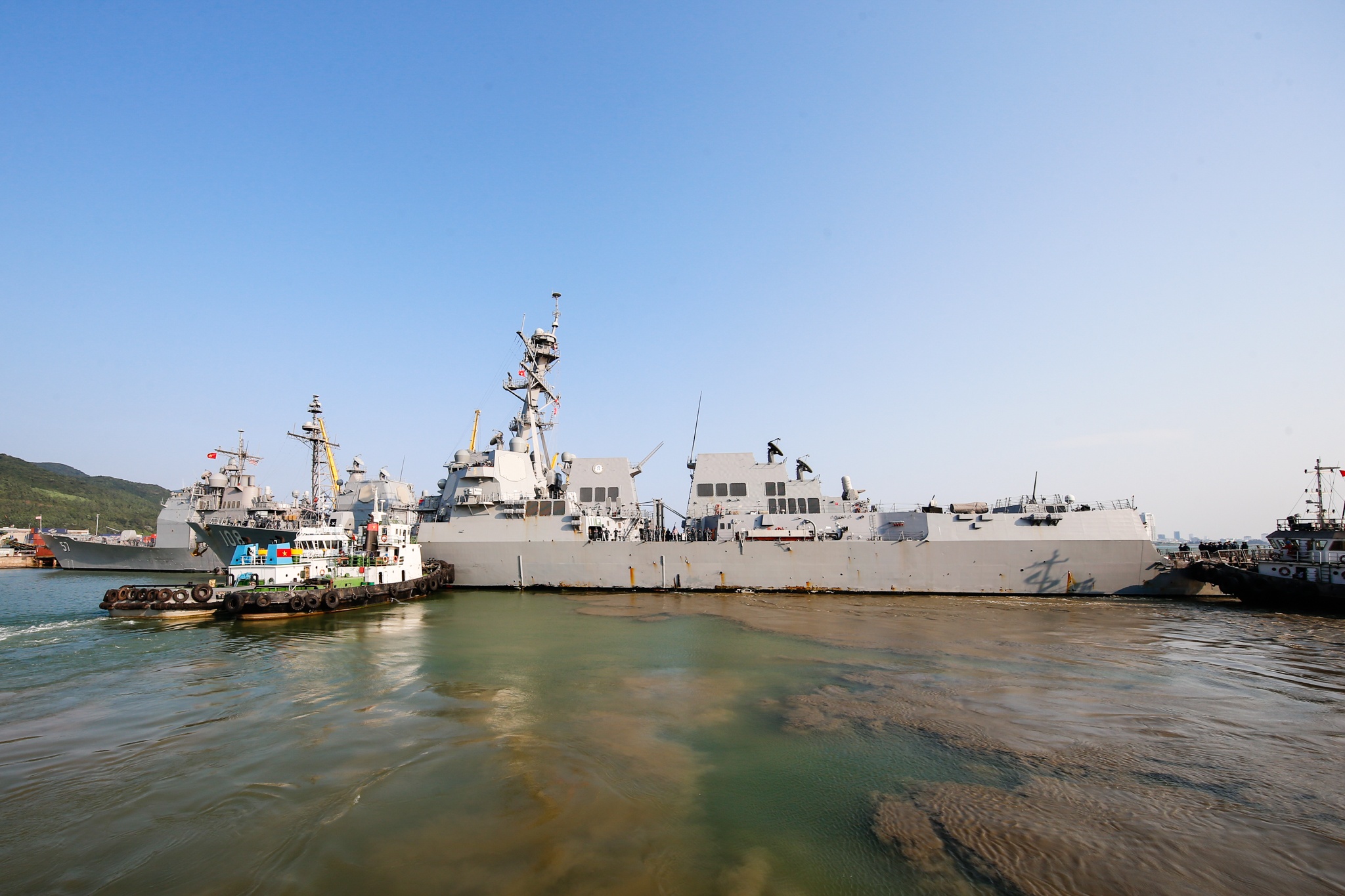 Tau san bay My tham Viet Nam anh 8