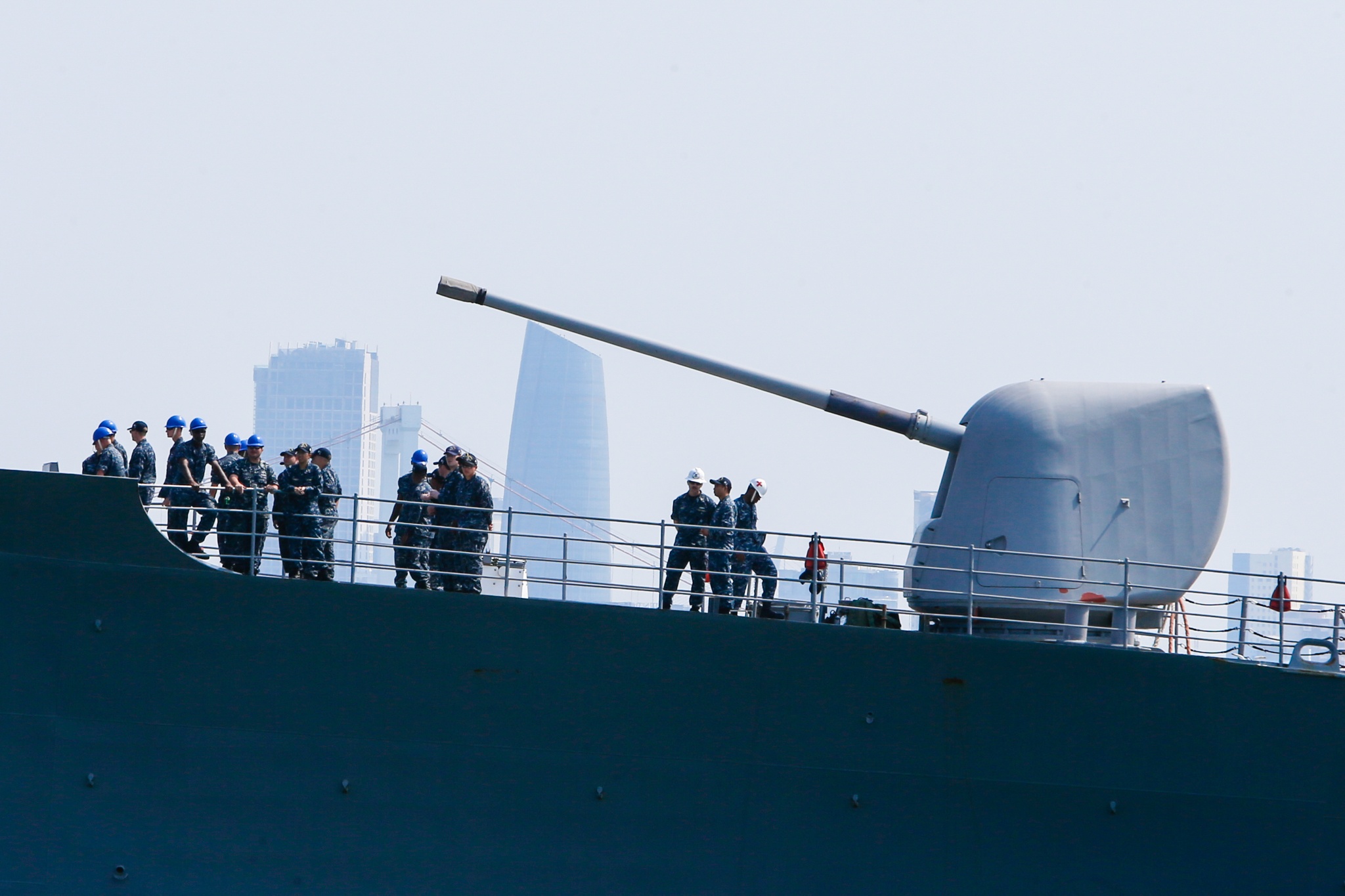 Tau san bay My tham Viet Nam anh 5