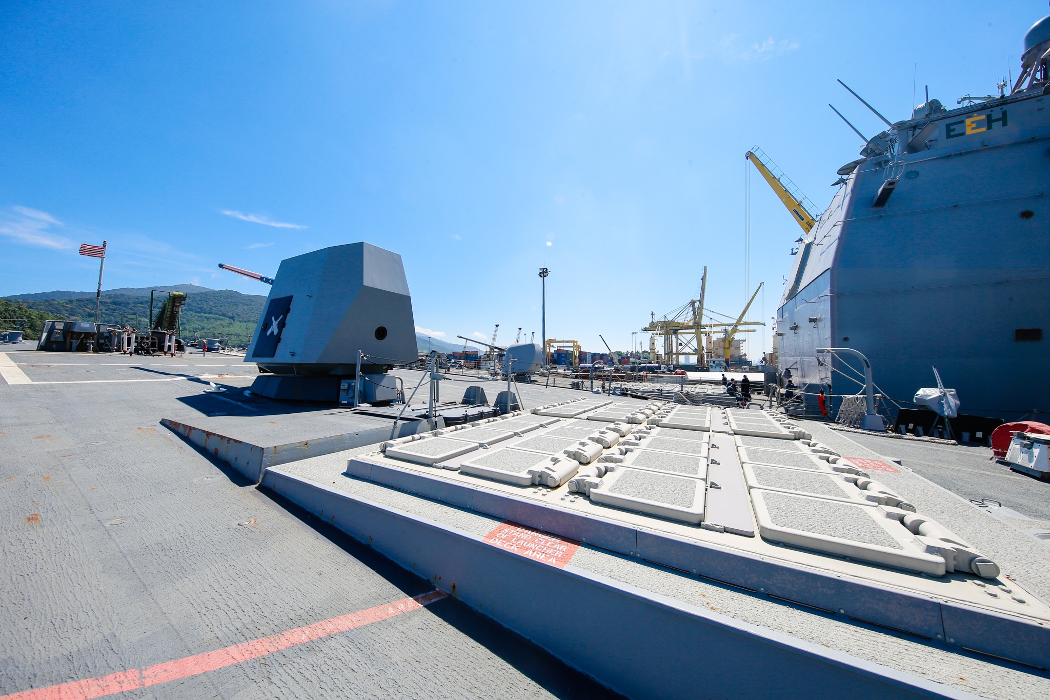 Tau san bay My tham Viet Nam anh 9