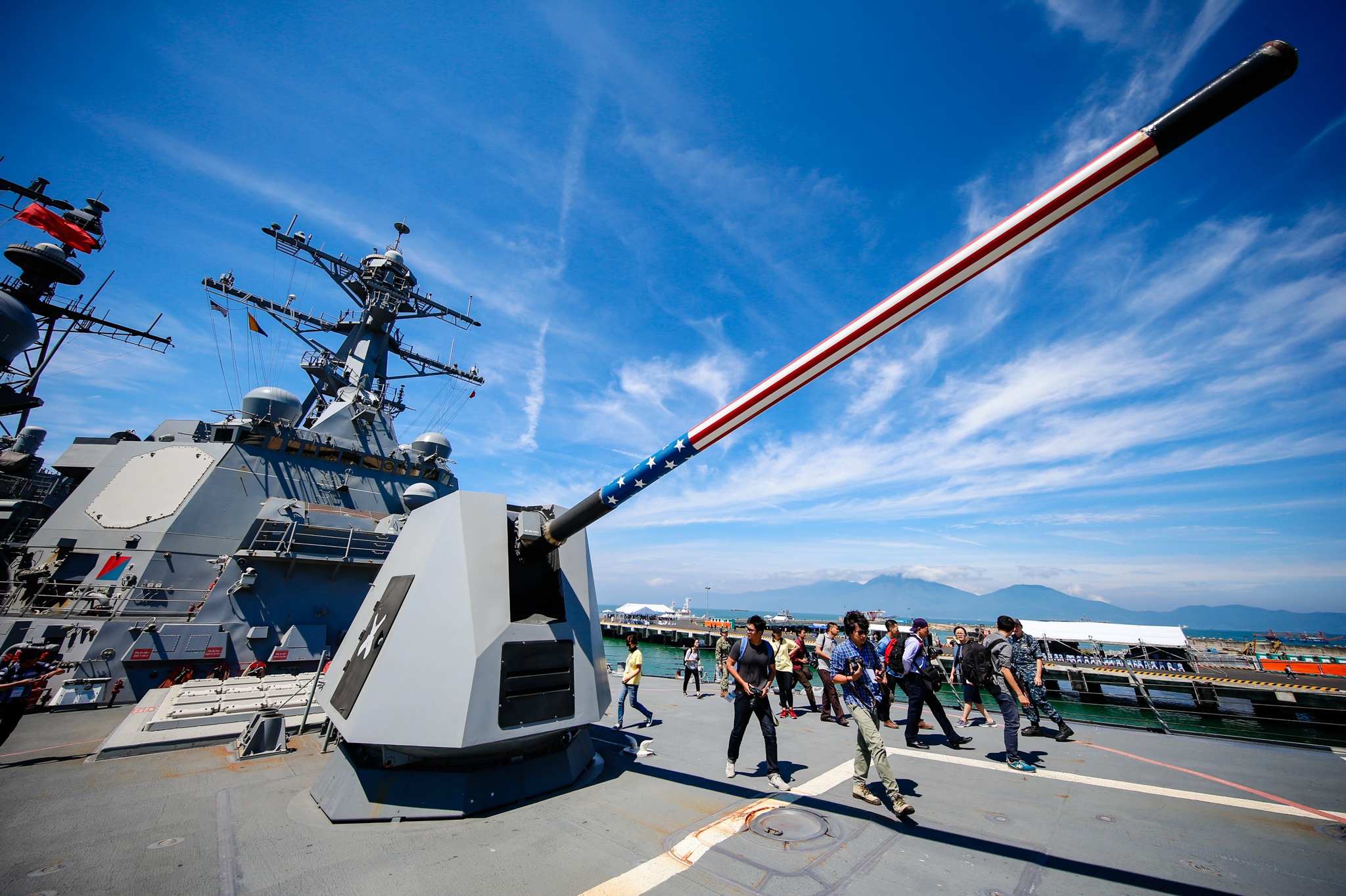 Tau san bay My tham Viet Nam anh 12